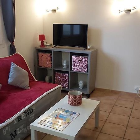 L'appartement de l'église Saintes-Maries-de-la-Mer Esterno foto
