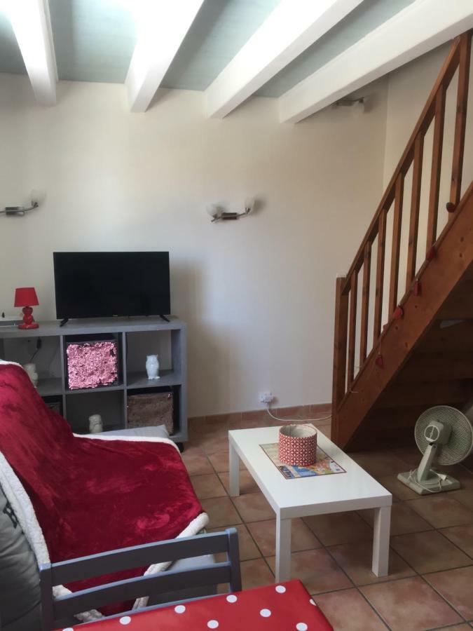 L'appartement de l'église Saintes-Maries-de-la-Mer Esterno foto