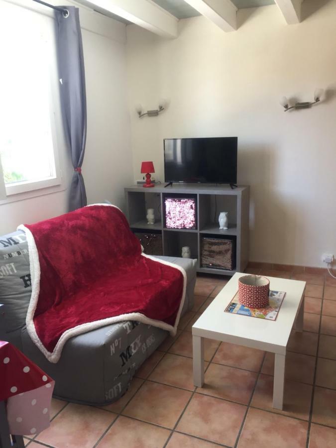 L'appartement de l'église Saintes-Maries-de-la-Mer Esterno foto