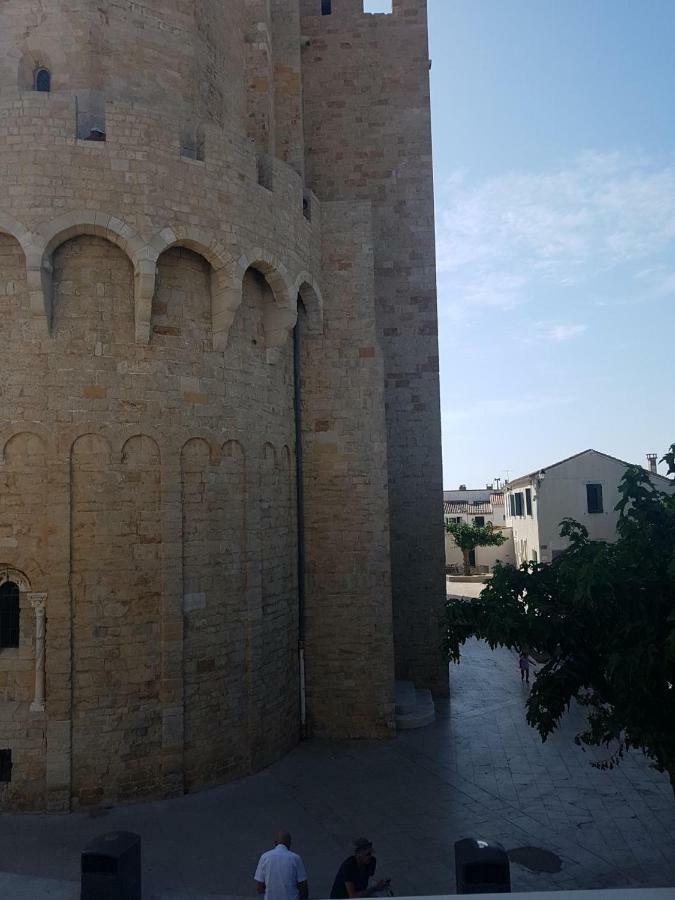 L'appartement de l'église Saintes-Maries-de-la-Mer Esterno foto